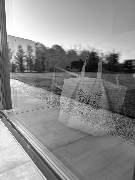 OVERSIZED TOTE BAG "CHANGE IS BEAUTIFUL" MIT SCHMETTERLINGSDESIGN