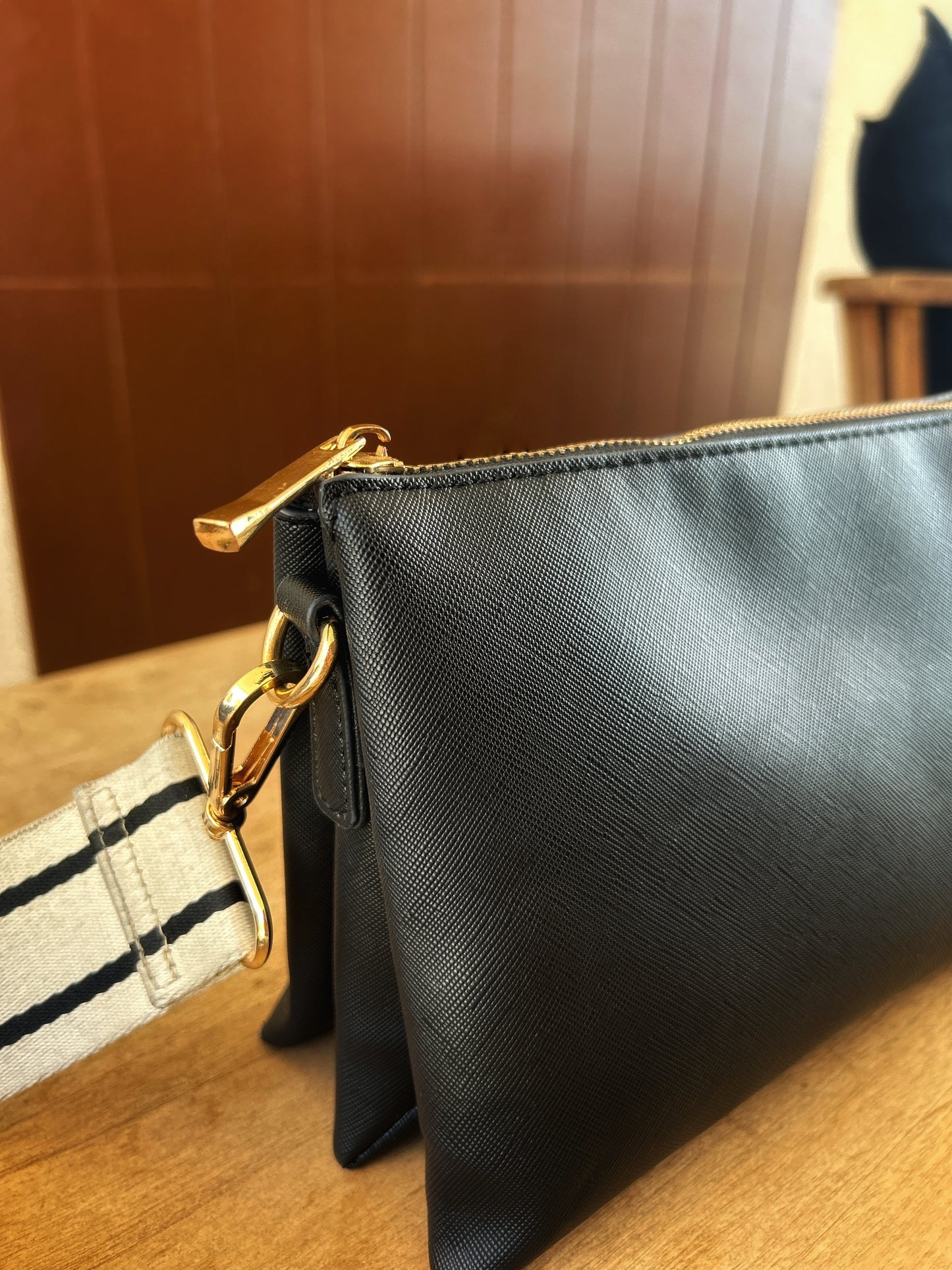 ELEGANTE CROSSBODY TASCHE IN SCHWARZ