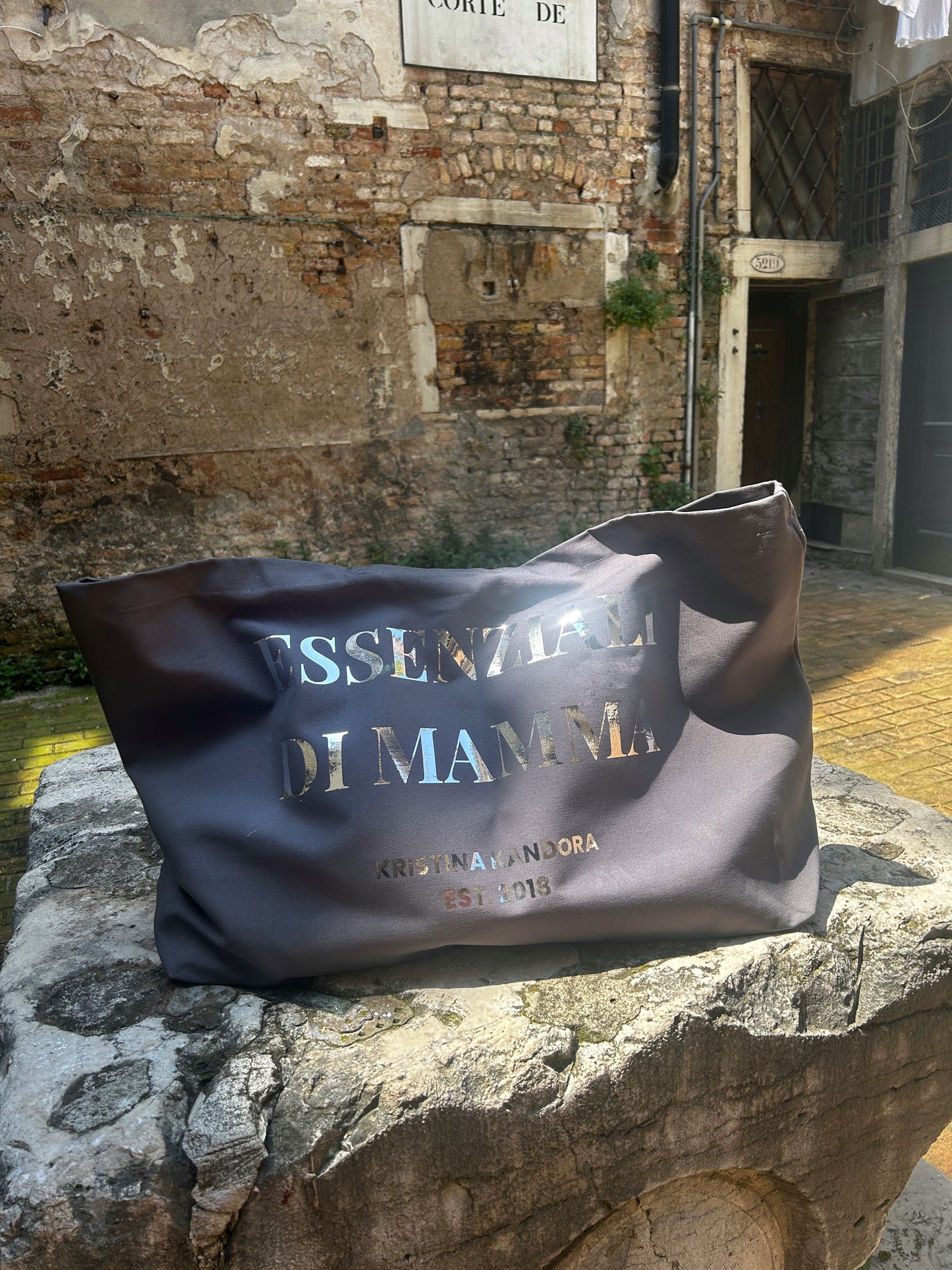 OVERSIZED TOTE BAG "ESSENZIALI DI MAMMA"