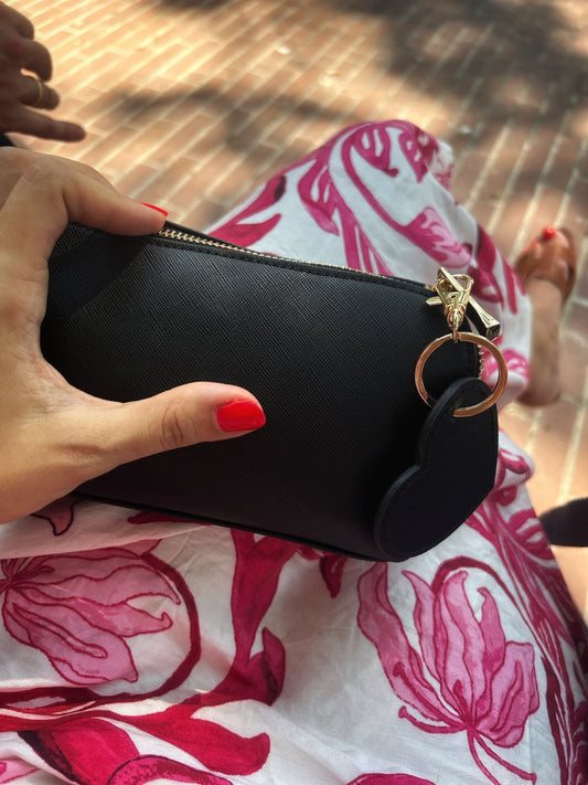 ACCESSORY CASE MIT HERZANHÄNGER (BLACK)