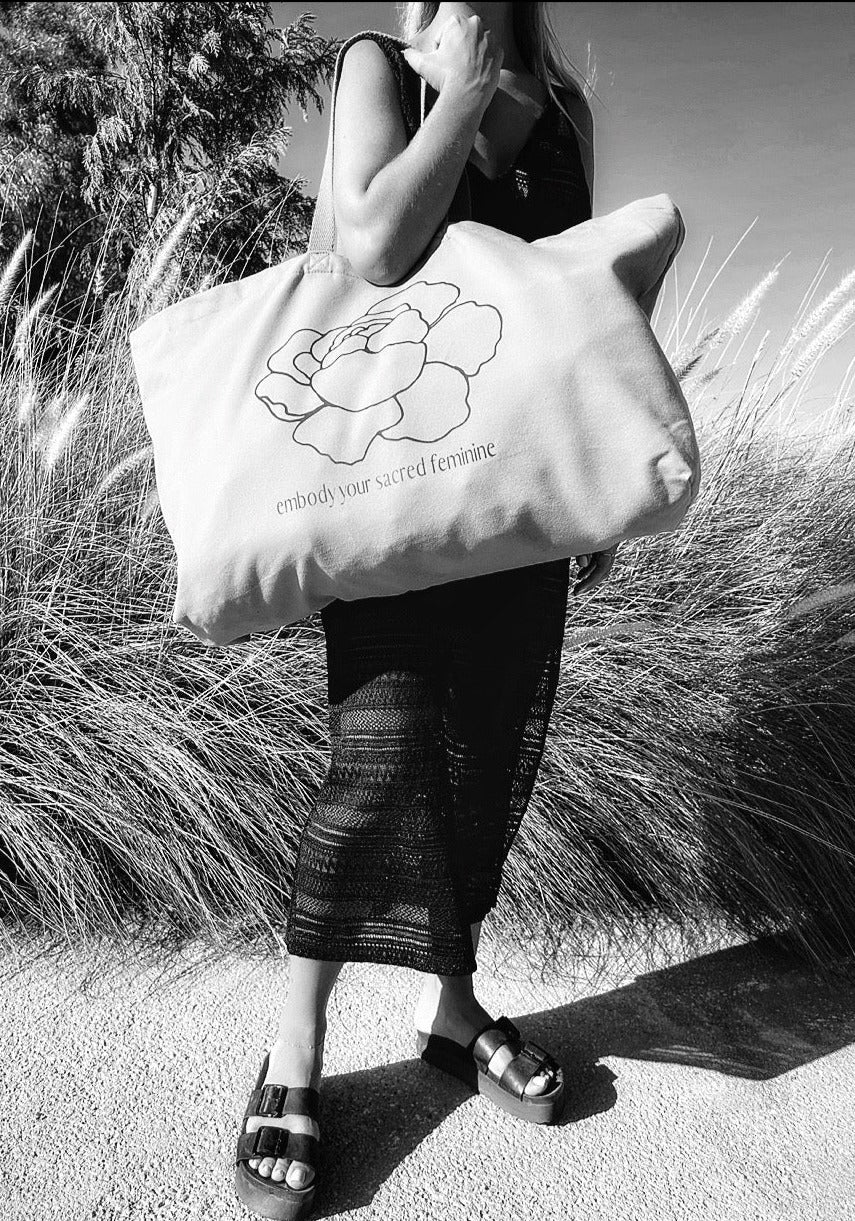 OVERSIZE BAG 'SACRED FEMININE '
