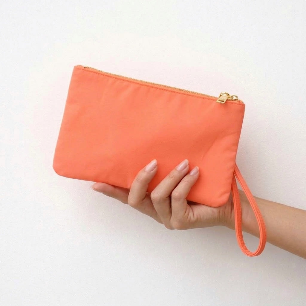 NYLON POUCH "BECOMING."