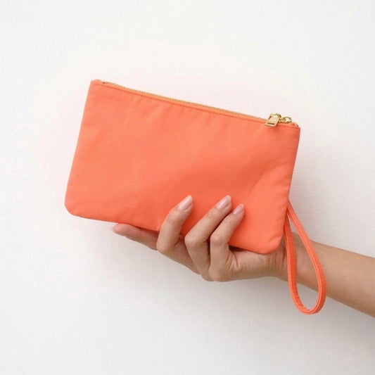 NYLON POUCH "BECOMING."