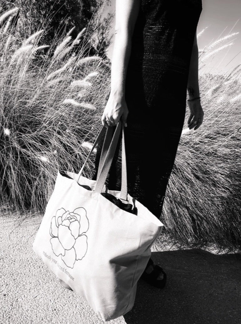 OVERSIZE BAG 'SACRED FEMININE '